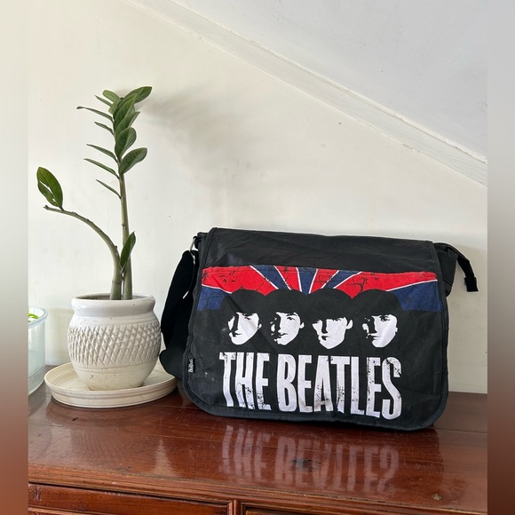 The Beatles Other - Beatles messenger bag. NWOT. Size large